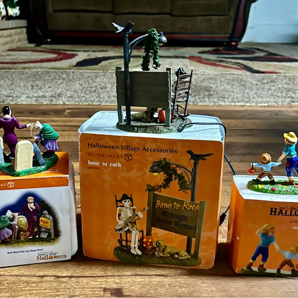 Dept 56 • Halloween • How About Our Lay-Away Plan? • Bone To Rock •Scarecrow Fun - Picture 10 of 16